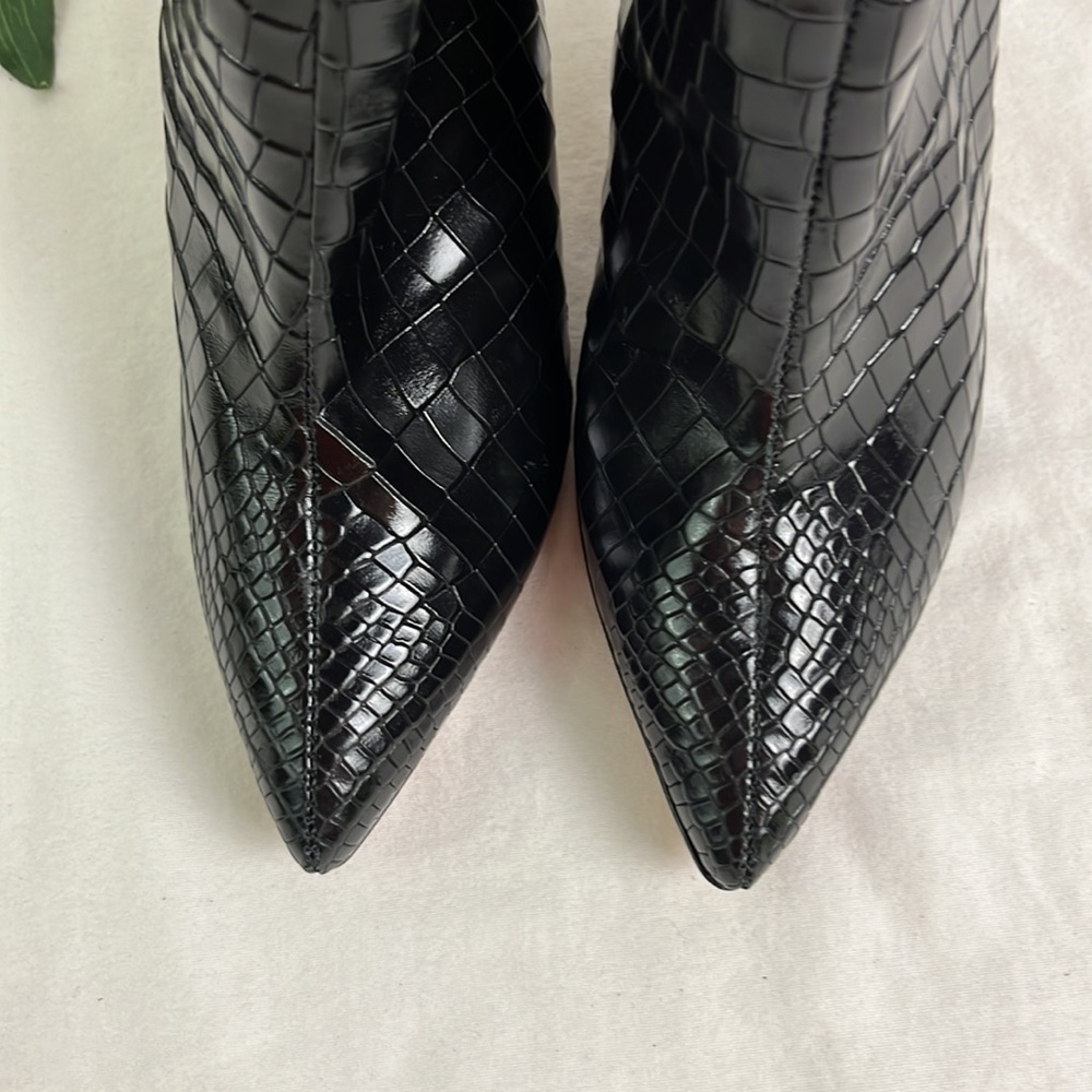 SCHUTZ Crocodile-Embossed Ankle Bootie Black Leather Stiletto Back Zip Size 5.5B - Picture 7 of 8